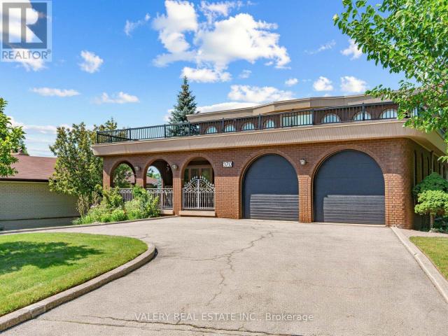 apartment at 370 MAPLE LEAF DRIVE, Toronto, Ontario, M6L1P6