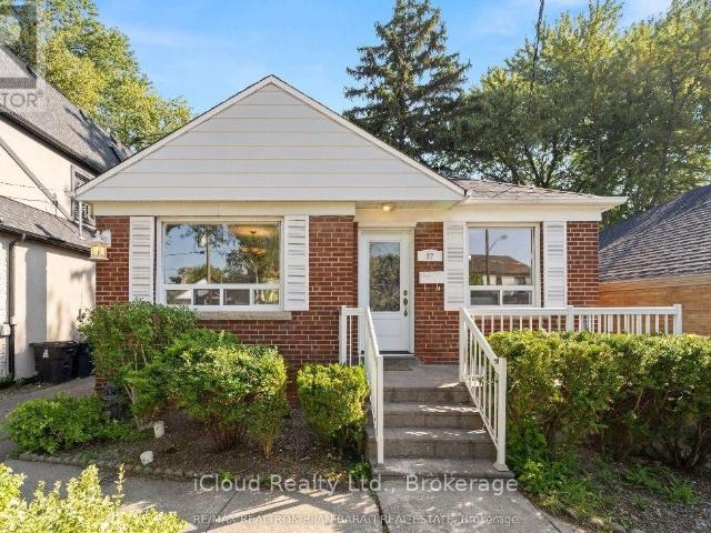 apartment at 37 COLLINSON BOULEVARD, Toronto, Ontario, M3H3C1
