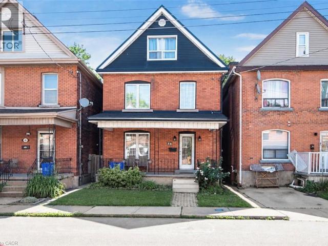 apartment at 38 FAIRLEIGH Avenue N