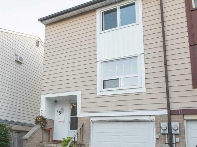 apartment at 38 HOSKINS SQUARE, Brampton, Ontario, L6S2N6