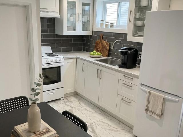 apartment at 7 BSMT 237 LAKESHORE ROAD E, Mississauga, Ontario, L5G1G8