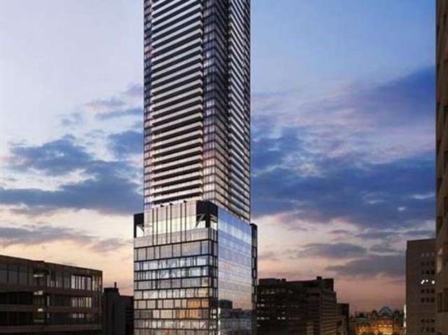 apartment at 4005 – 488 UNIVERSITY AVENUE