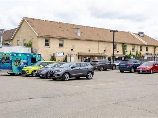 apartment at 40 EAST Avenue, Brantford, Ontario, N3S3L3