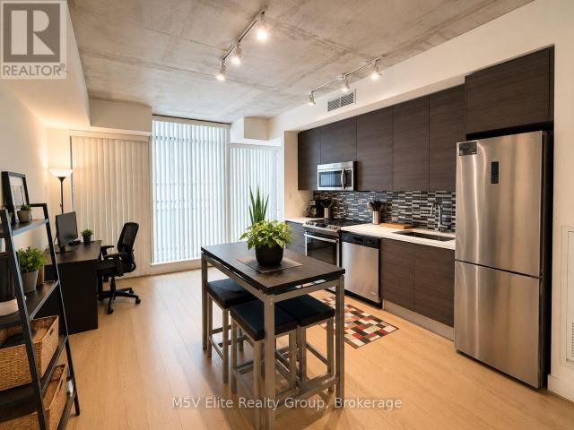apartment at 426 111 BATHURST STREET, Toronto, Ontario, M5V2R1
