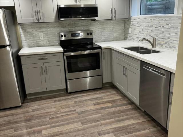 apartment at 427 ROSSLAND ROAD W