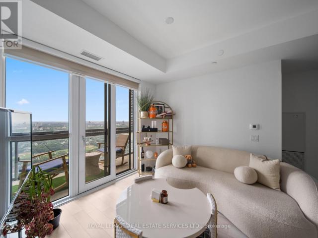 apartment at 4207 – 39 ROEHAMPTON AVENUE