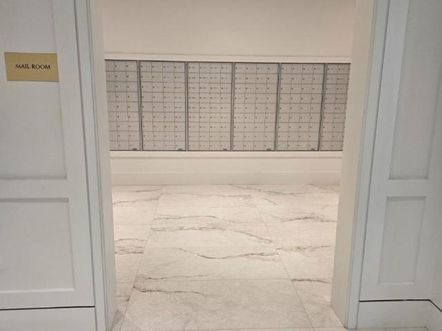 apartment at 422 4010 EGLINTON AVENUE W, Toronto, Ontario, M9P1A6