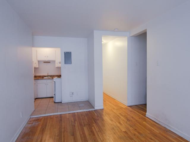 apartment at 4570 Chemin Queen Mary Cote des Neiges Montreal H3W 1W6
