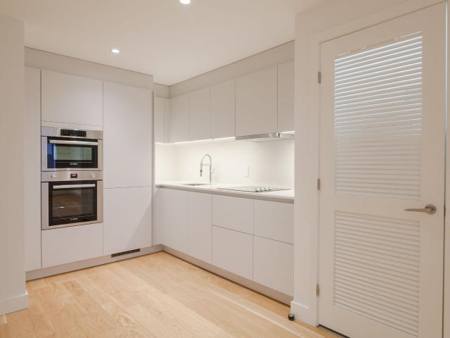apartment at 4590 Chemin Queen Mary Cote des Neiges Montreal H3W 1W6