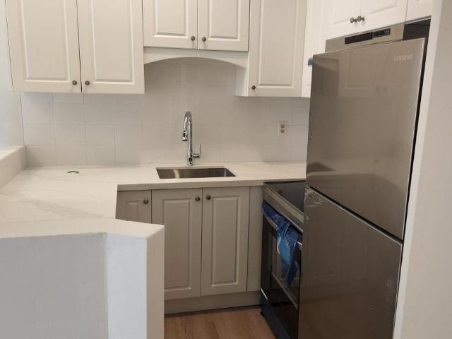 apartment at 4 556 SPADINA CRESCENT, Toronto, Ontario, M5S2J9