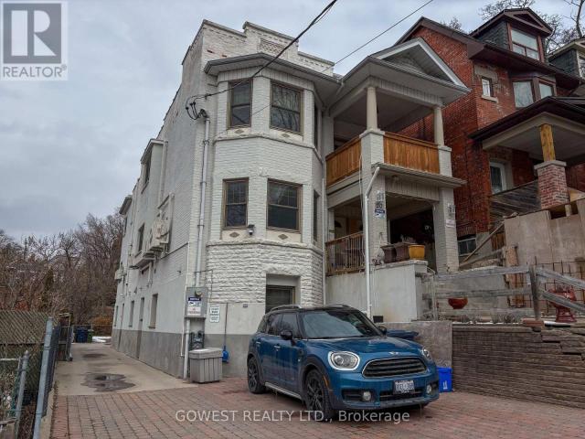 apartment at 4 20 GLEN GORDON ROAD, Toronto, Ontario, M6P1B8