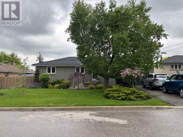 apartment at 4 WELDON COURT, Toronto, Ontario, M6L1V5
