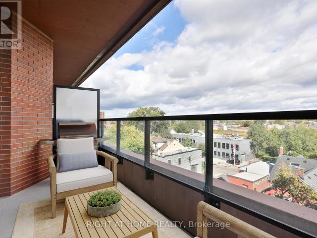 apartment at 512 2720 DUNDAS STREET W, Toronto, Ontario, M6P1Y2