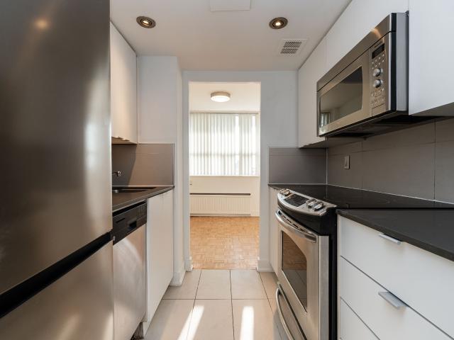 apartment at 551 Eglinton Avenue East Midtown Toronto M4P 1N8