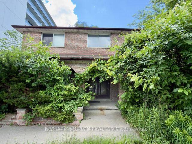 apartment at 589 SHEPPARD AVENUE E