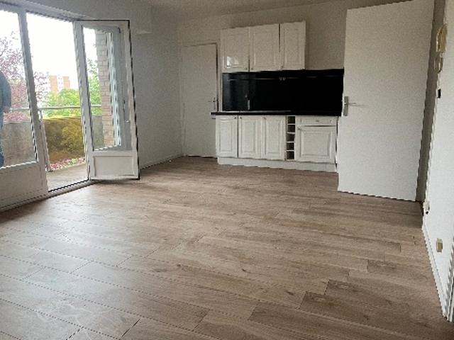 Apartment at 59 Madeleine, LA MADELEINE, 59110, France