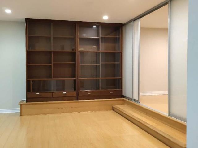apartment at 62 CRESTHAVEN DRIVE