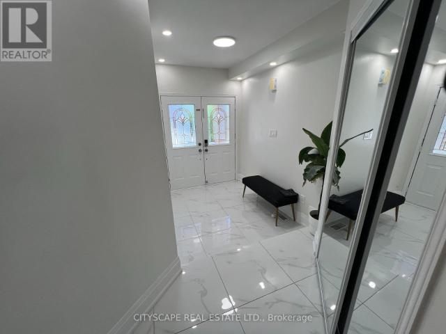 apartment at 637 DOLLY BIRD LANE, Mississauga, Ontario, L5W1G8