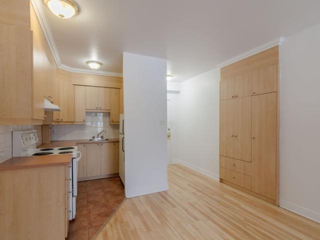 apartment at 6525 Côte Saint Luc Cote Saint Luc Montreal H4V 1G5