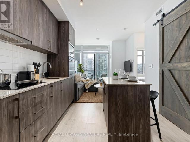 apartment at 806E 576 FRONT STREET W, Toronto, Ontario, M5V1C1