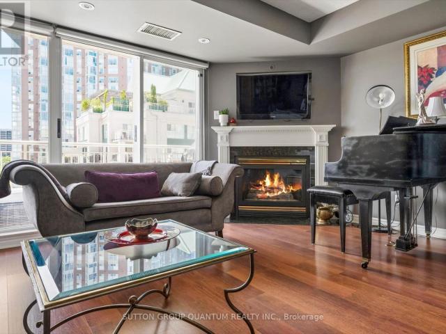 apartment at 818 18 CONCORDE PLACE, Toronto, Ontario, M3C3T9