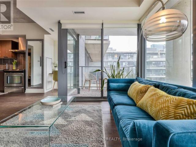 apartment at 819 95 BATHURST STREET, Toronto, Ontario, M5V0H7