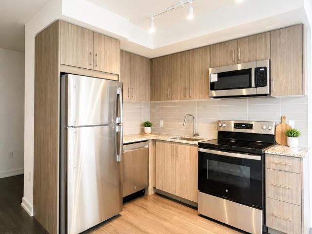 apartment at 812 4010 EGLINTON AVENUE W, Toronto, Ontario, M9A0G5