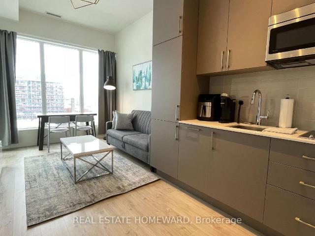 apartment at 813W – 27 BATHURST STREET