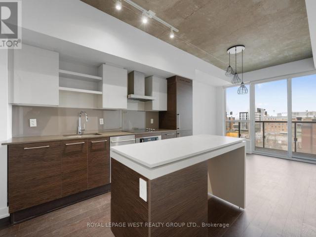 apartment at 835 – 1030 KING STREET