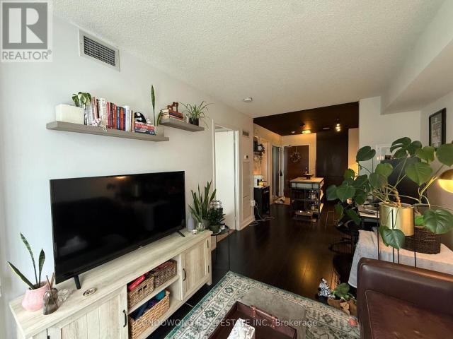 apartment at 837 15 ICEBOAT TERRACE, Toronto, Ontario, M5V4A5