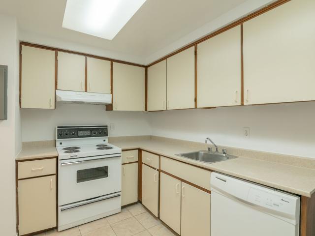 apartment at 900 Rockland Outremont Montreal H2V 3A2