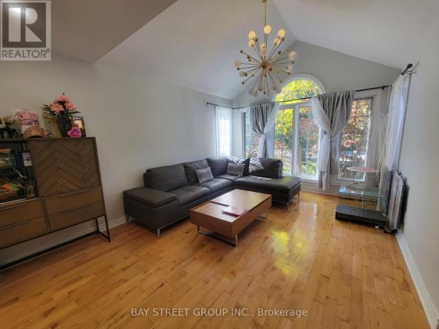 apartment at 98 BROOKEVIEW DRIVE, Aurora, Ontario, L4G6R5