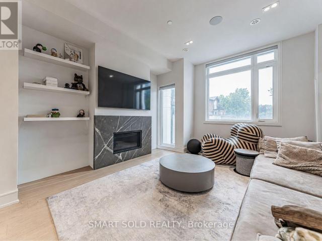 apartment at 9 FLAX FIELD LANE, Toronto, Ontario, M2N0L5
