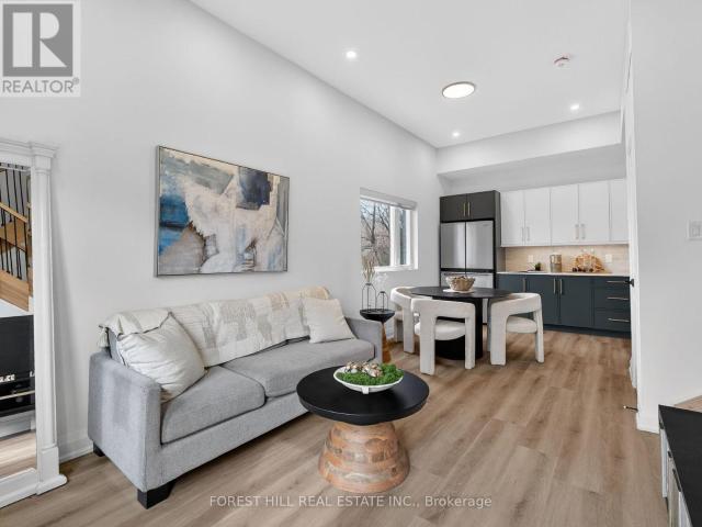 apartment at C 5 HOPPERTON DRIVE, Toronto, Ontario, M2L2S5