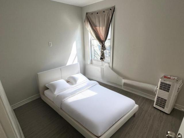 apartment at APT. 1 ROOM B 25 HOWARD STREET, Toronto, Ontario, M4X1J6
