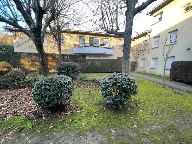 apartment at AV RAYMOND NAVES