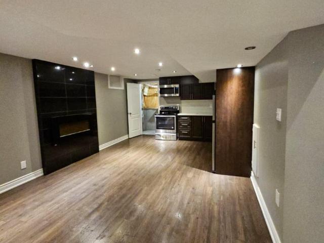 apartment at BASEMENT 118 EARLSBRIDGE BOULEVARD, Brampton, Ontario, L7A3W8
