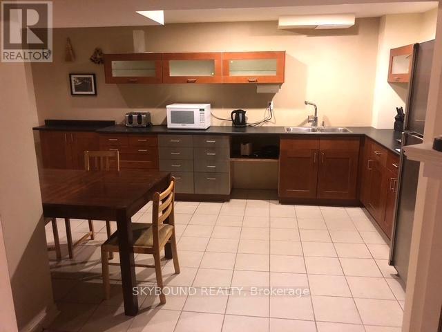 apartment at BASEMENT APARTMENT 4833 WILD ROSE STREET, Mississauga, Ontario, L5M5M8
