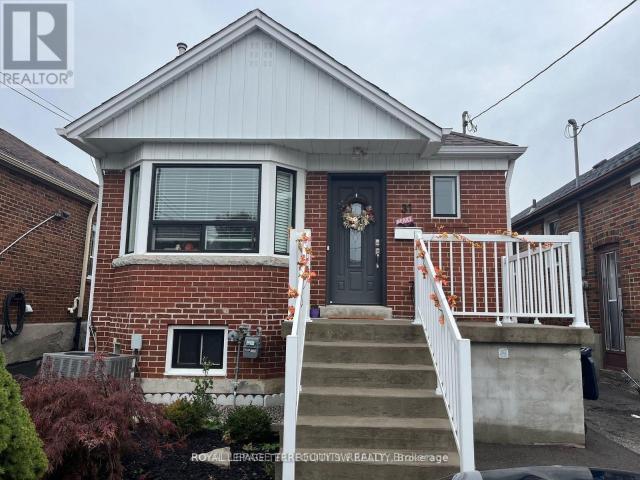 apartment at BSMT 31 CHAMBERLAIN AVENUE, Toronto, Ontario, M6E4J7