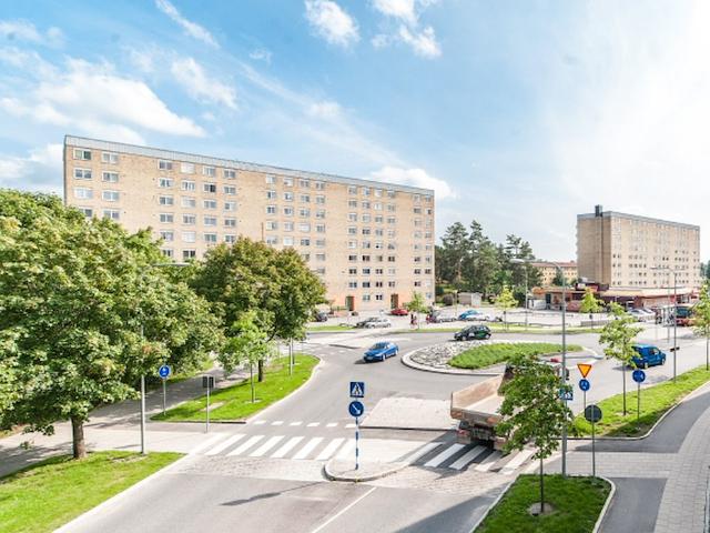 apartment at Huddinge, Kvarnbergsplan 18, Huddinge Centrum