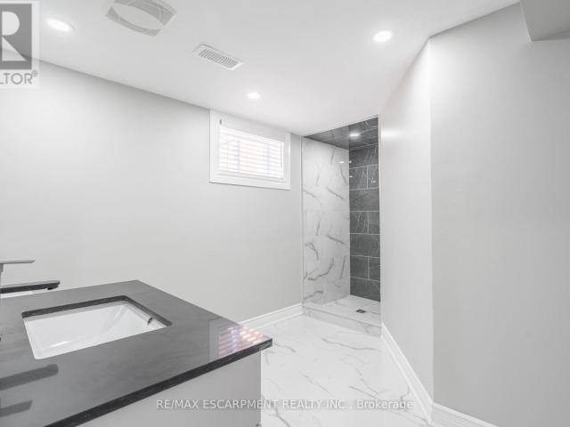 apartment at L8K2S1, Hamilton, Canada