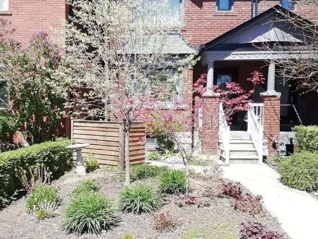 apartment at LOWER 10 ULSTER STREET, Toronto, Ontario, M5S1E2