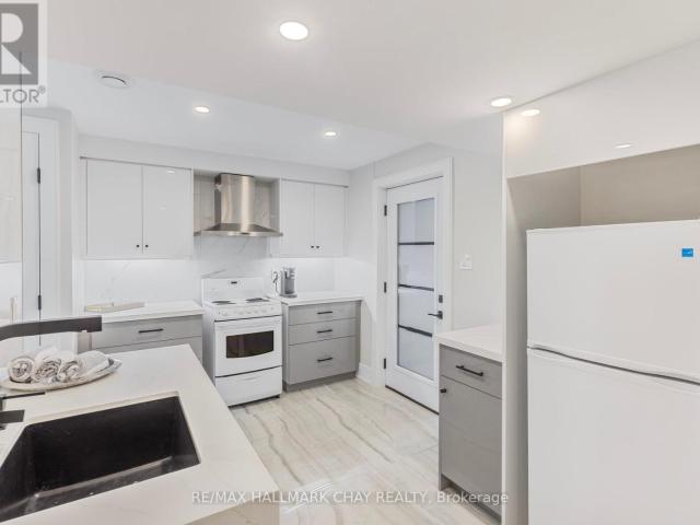 apartment at LOWER 12 TOWER COURT, Bradford West Gwillimbury, Ontario, L3Z2V2