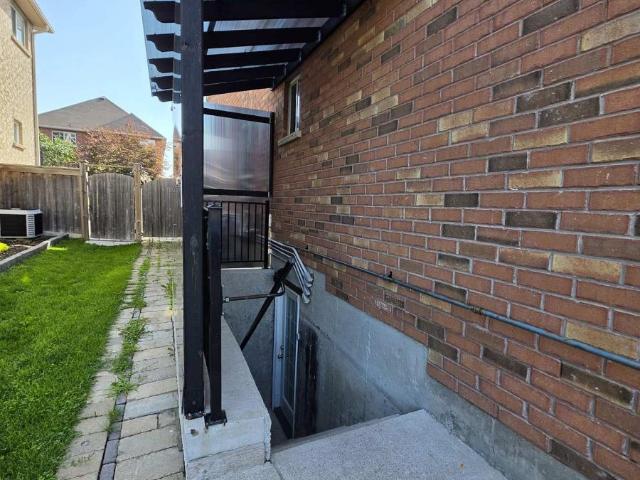 apartment at LOWER 133 THE QUEENSWAY WAY, Barrie, Ontario, L4M0B4