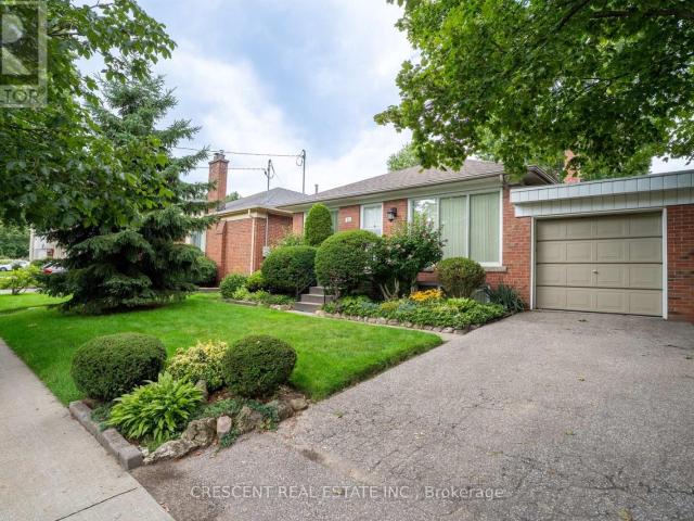 apartment at LOWER 14 CLAYMORE DRIVE, Toronto, Ontario, M8Z2R9