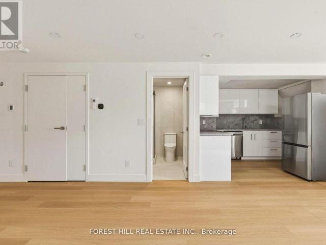 apartment at LOWER 250 HALLAM STREET, Toronto, Ontario, M6H1Y1