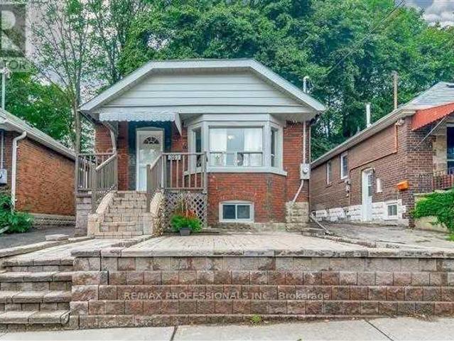 apartment at LOWER 34 GLENSIDE AVENUE, Toronto, Ontario, M4L2T5