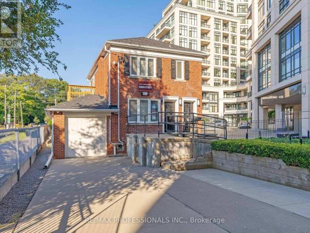 apartment at LOWER 5B OLD MILL DRIVE, Toronto, Ontario, M6S4J7