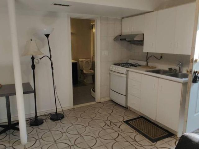 apartment at LOWER BASEMENT 3 CHARLTON BOULEVARD, Toronto, Ontario, M2M1C1
