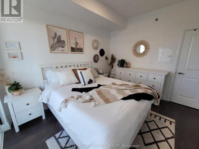 apartment at LPH10 55 SPEERS ROAD, Oakville, Ontario, L6K0H9